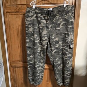 Vanilla Star Camouflage Ankle Pants